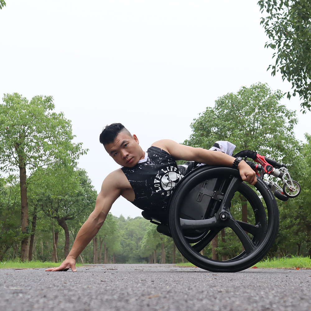 detachable ultralight and high-strength aluminium alloy active wheelchair for handicapped